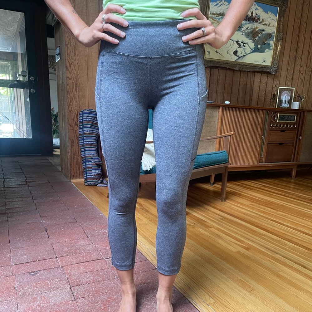 Lululemon grey crop leggings